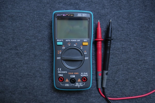 Digital multimeter with testing probes